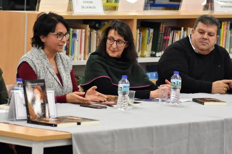 Acto en la biblioteca de Santa Marta. Fotografías: Fernando Sánchez Gómez y Ángel Alonso Domínguez