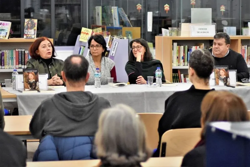 Acto en la biblioteca de Santa Marta. Fotografías: Fernando Sánchez Gómez y Ángel Alonso Domínguez
