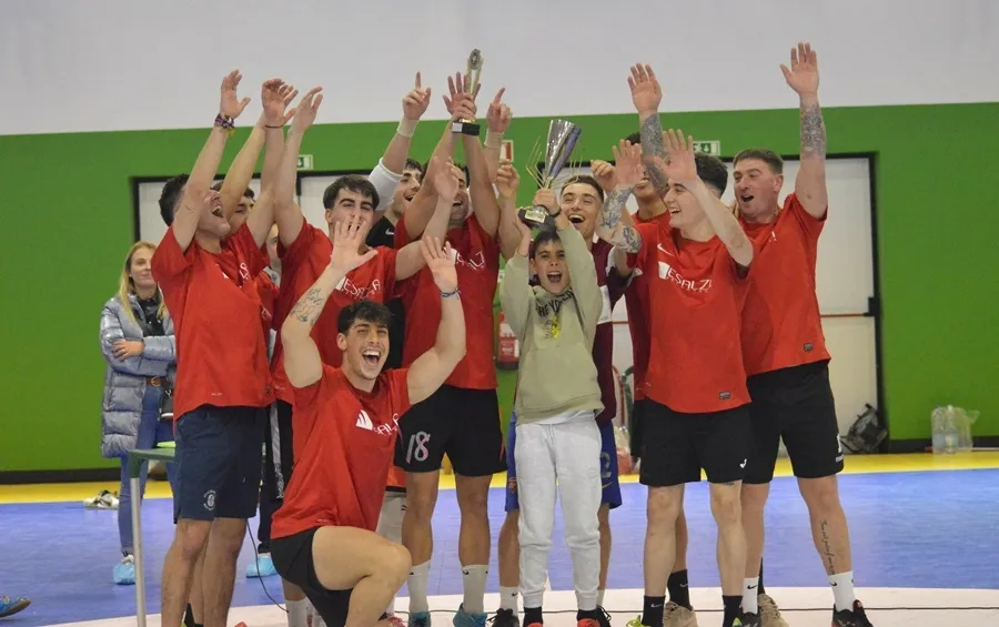 Foto 2 - Esalza cerr&oacute; el 2022 ganando el Torneio de Futsal de Vilar Formoso