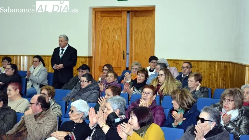 Foto 8 - Los vecinos de Lumbrales muestran su solidaridad con la Asociaci&oacute;n contra el C&aacute;ncer