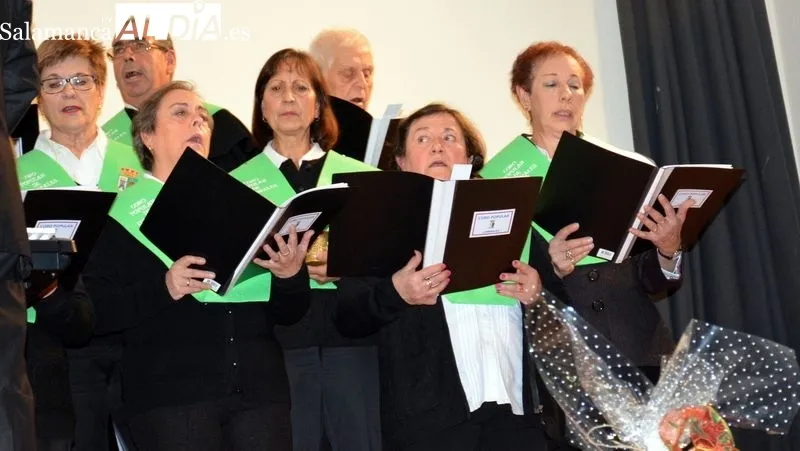 Foto 3 - Los vecinos de Lumbrales muestran su solidaridad con la Asociaci&oacute;n contra el C&aacute;ncer