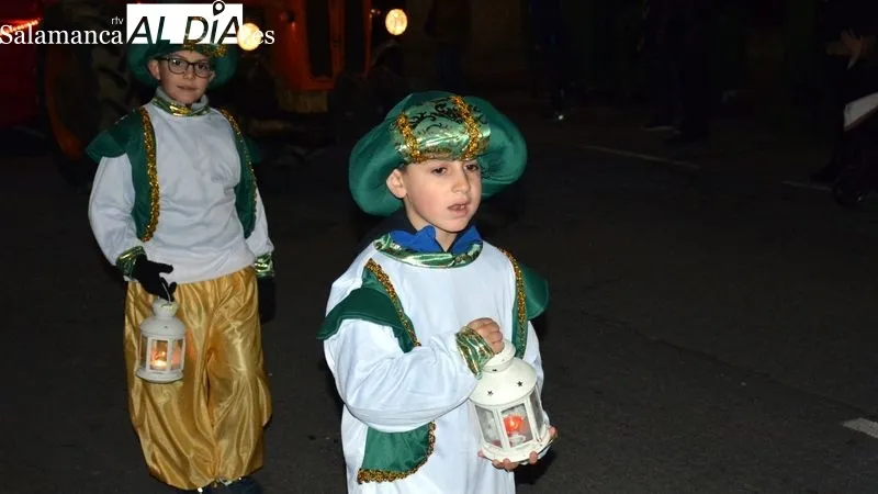 Foto 4 - Los Reyes Magos reciben una gran acogida en Lumbrales