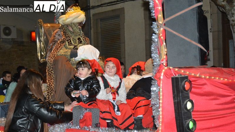 Foto 3 - Los Reyes Magos reciben una gran acogida en Lumbrales
