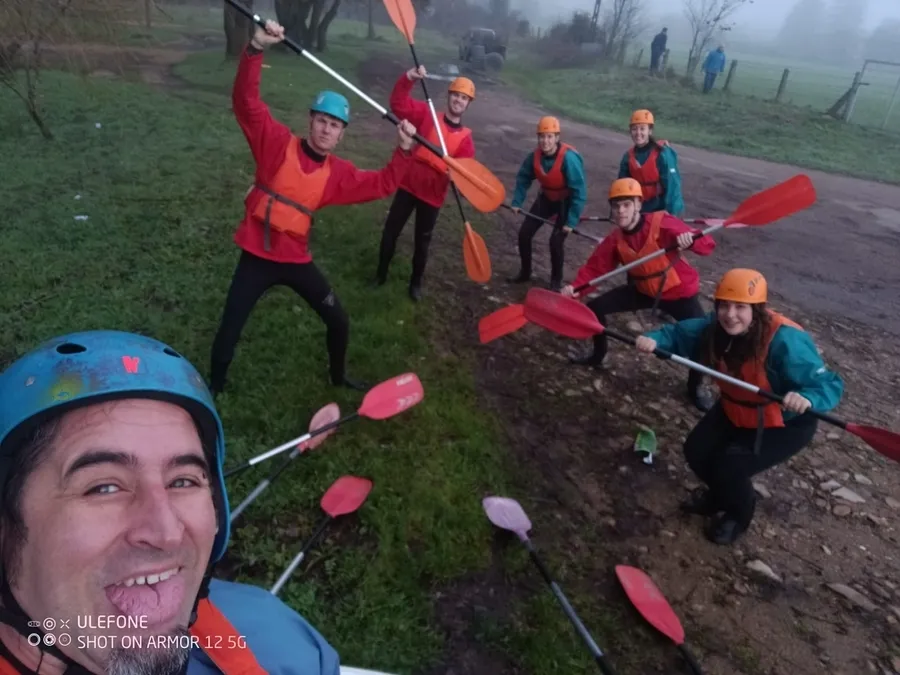 Foto 5 - Integrantes del Grupo Scout celebran el nuevo a&ntilde;o montados en piragua