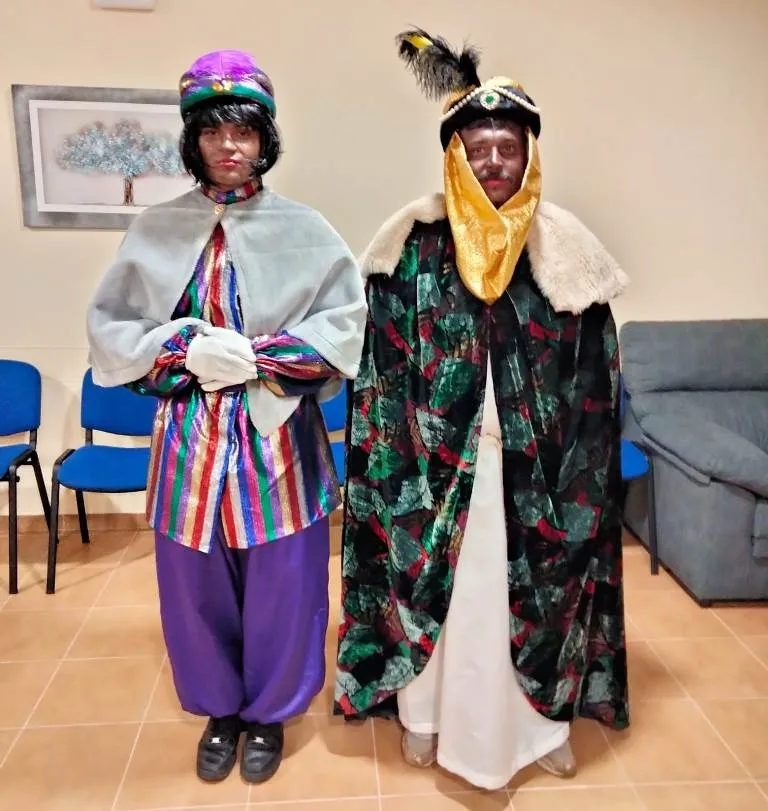 Foto 10 - Unos 40 ni&ntilde;os arropan a los Reyes Magos en su Cabalgata por El Bod&oacute;n