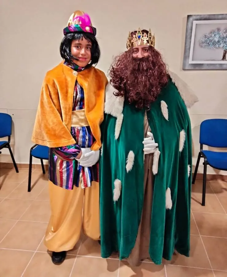 Foto 6 - Unos 40 ni&ntilde;os arropan a los Reyes Magos en su Cabalgata por El Bod&oacute;n