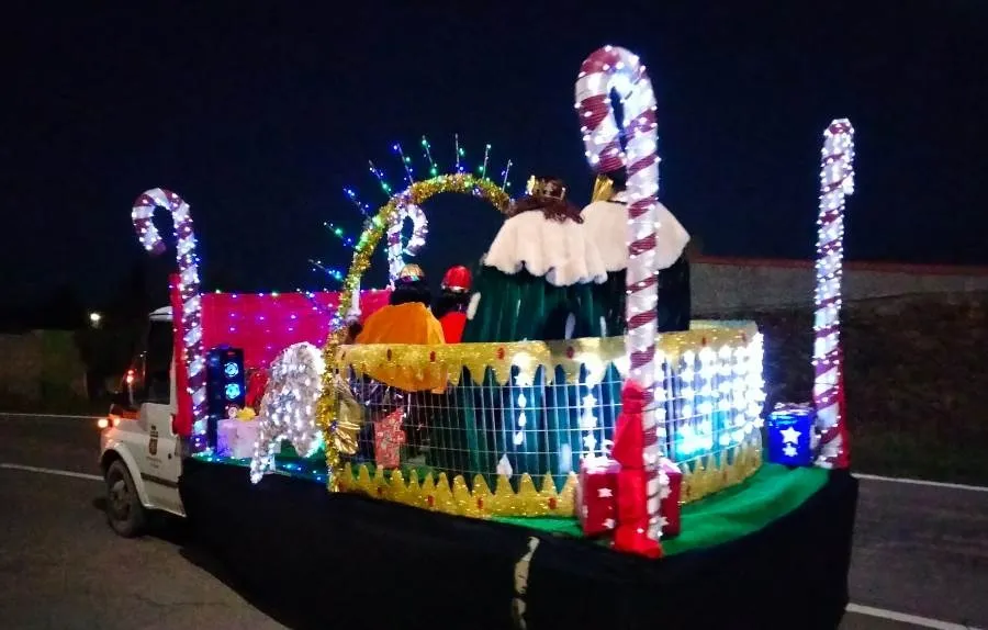 Foto 4 - Unos 40 ni&ntilde;os arropan a los Reyes Magos en su Cabalgata por El Bod&oacute;n