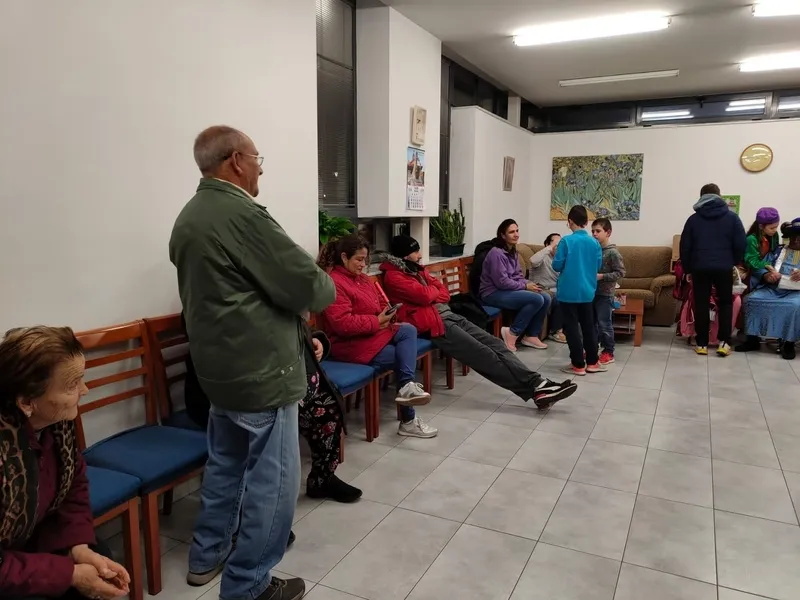 Foto 7 - Los Reyes Magos pasaron por Trabanca para dejar sus regalos y caramelos a los ni&ntilde;os