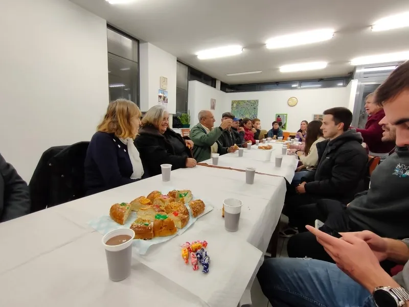 Foto 6 - Los Reyes Magos pasaron por Trabanca para dejar sus regalos y caramelos a los ni&ntilde;os