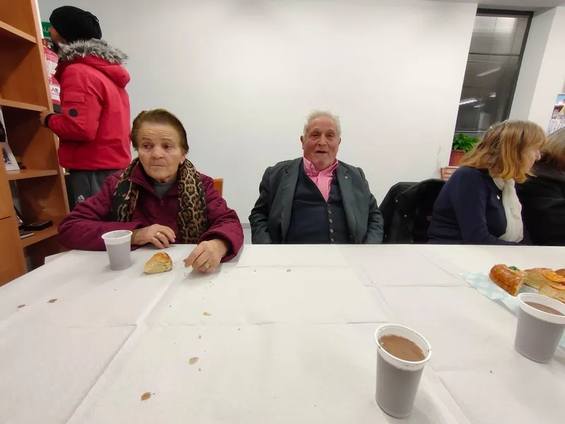 Foto 5 - Los Reyes Magos pasaron por Trabanca para dejar sus regalos y caramelos a los ni&ntilde;os