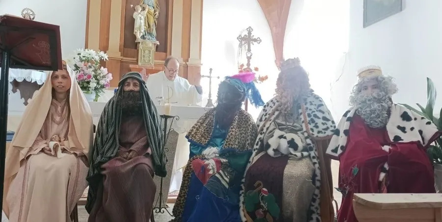 Foto 3 - Emocionante llegada de los Magos de Oriente a Valdecarpinteros