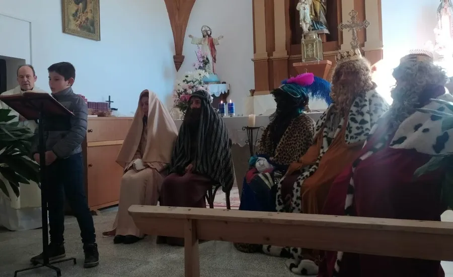 Foto 2 - Emocionante llegada de los Magos de Oriente a Valdecarpinteros