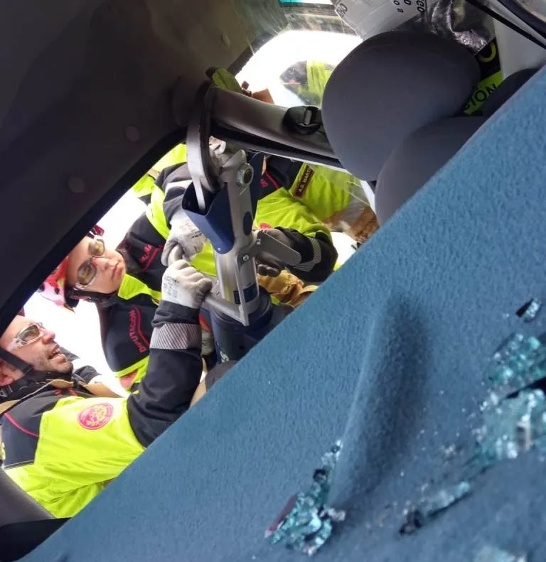 Foto 2 - Los Bomberos practican la excarcelaci&oacute;n de atrapados en accidentes