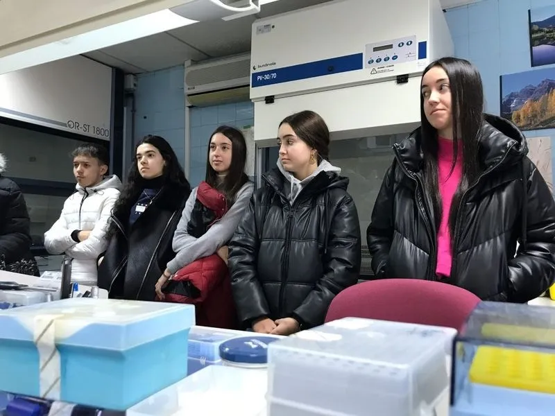 Foto 8 - Alumnos del colegio San Juan Bosco visitan el IRNASA