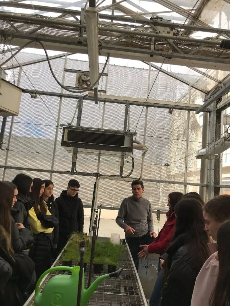 Foto 4 - Alumnos del colegio San Juan Bosco visitan el IRNASA