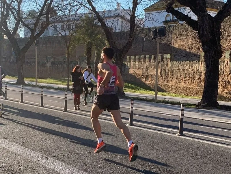 Foto 2 - Luis Fernando Alaejos firma en Sevilla su mejor marca personal en media marat&oacute;n