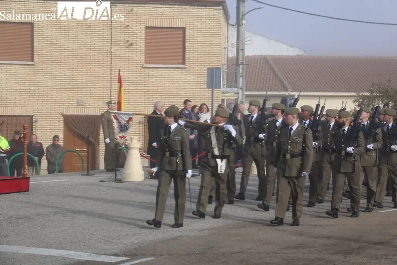 Acto de izado de bandera en Villarino de los Aires / CORRAL