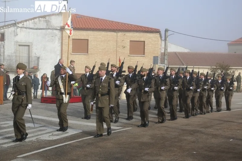 Acto de izado de bandera en Villarino de los Aires / CORRAL