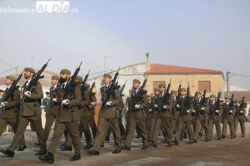 Acto de izado de bandera en Villarino de los Aires / CORRAL