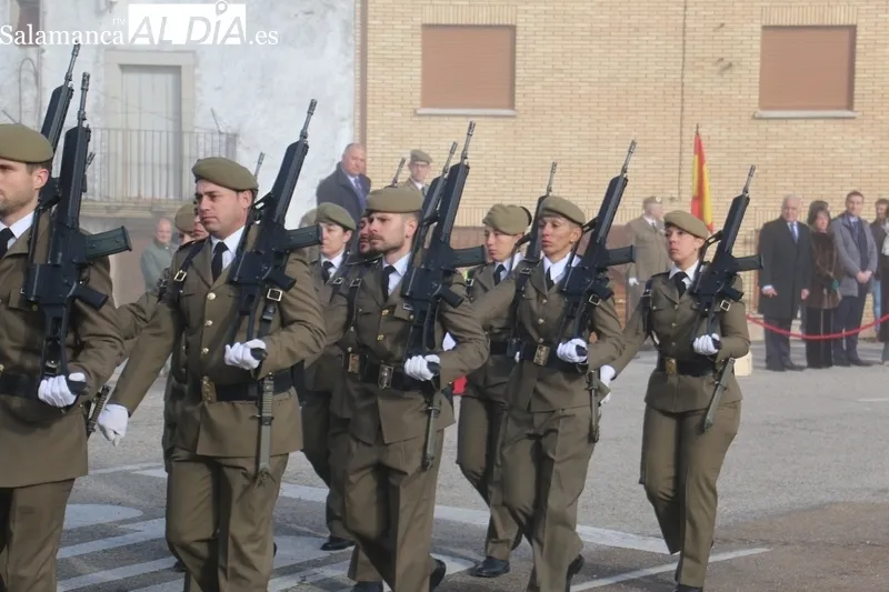 Acto de izado de bandera en Villarino de los Aires / CORRAL