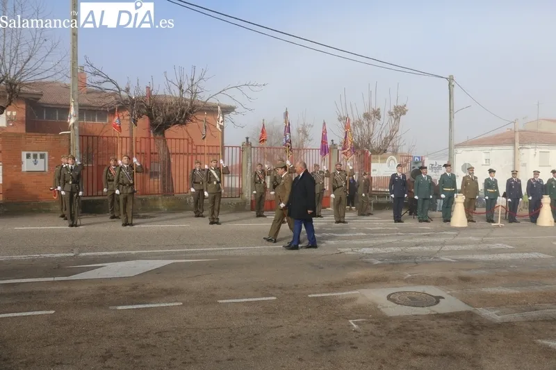 Acto de izado de bandera en Villarino de los Aires / CORRAL