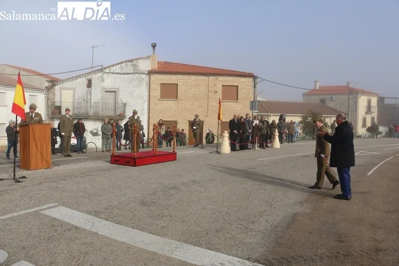 Acto de izado de bandera en Villarino de los Aires / CORRAL
