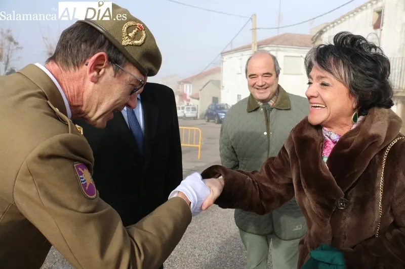 Acto de izado de bandera en Villarino de los Aires / CORRAL