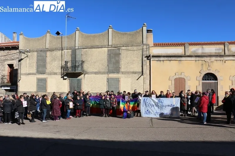 Manifestación contra la homiofobia en Aldeadávila de la Ribera / CORRAL