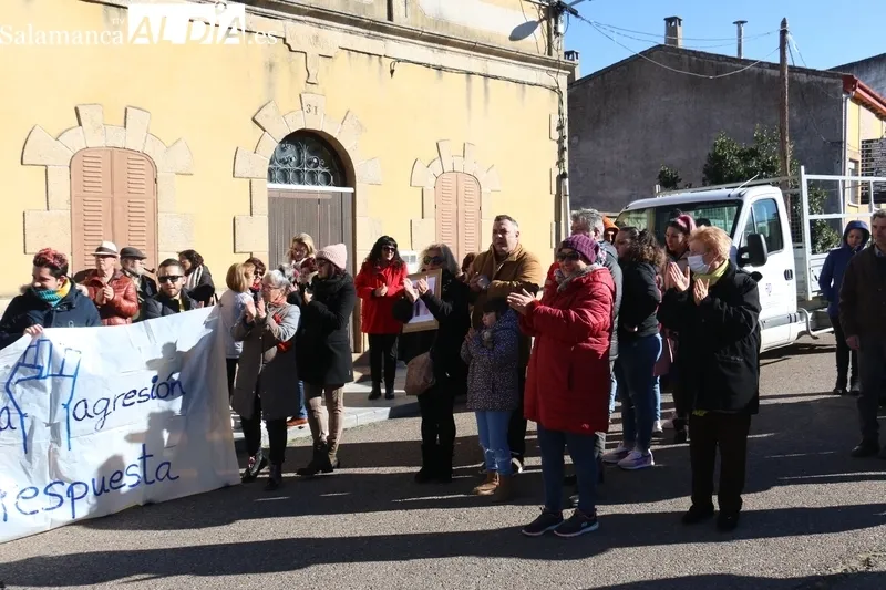 Manifestación contra la homiofobia en Aldeadávila de la Ribera / CORRAL