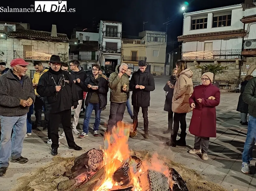 Los Reyes Magos visitaron a los vecinos de Cabeza de Framontanos, a los mayores de la residencia municipal y a niños y adultos en Villarino / MARIBEL SÁNCHEZ