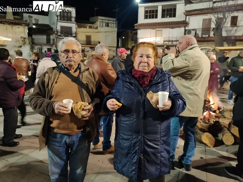 Los Reyes Magos visitaron a los vecinos de Cabeza de Framontanos, a los mayores de la residencia municipal y a niños y adultos en Villarino / MARIBEL SÁNCHEZ