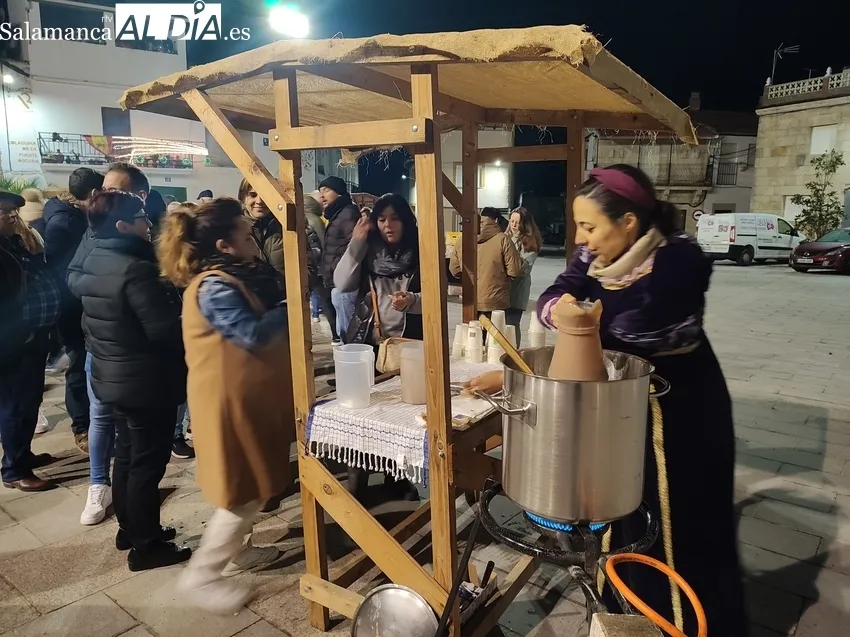 Los Reyes Magos visitaron a los vecinos de Cabeza de Framontanos, a los mayores de la residencia municipal y a niños y adultos en Villarino / MARIBEL SÁNCHEZ
