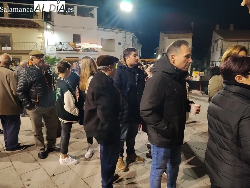 Los Reyes Magos visitaron a los vecinos de Cabeza de Framontanos, a los mayores de la residencia municipal y a niños y adultos en Villarino / MARIBEL SÁNCHEZ