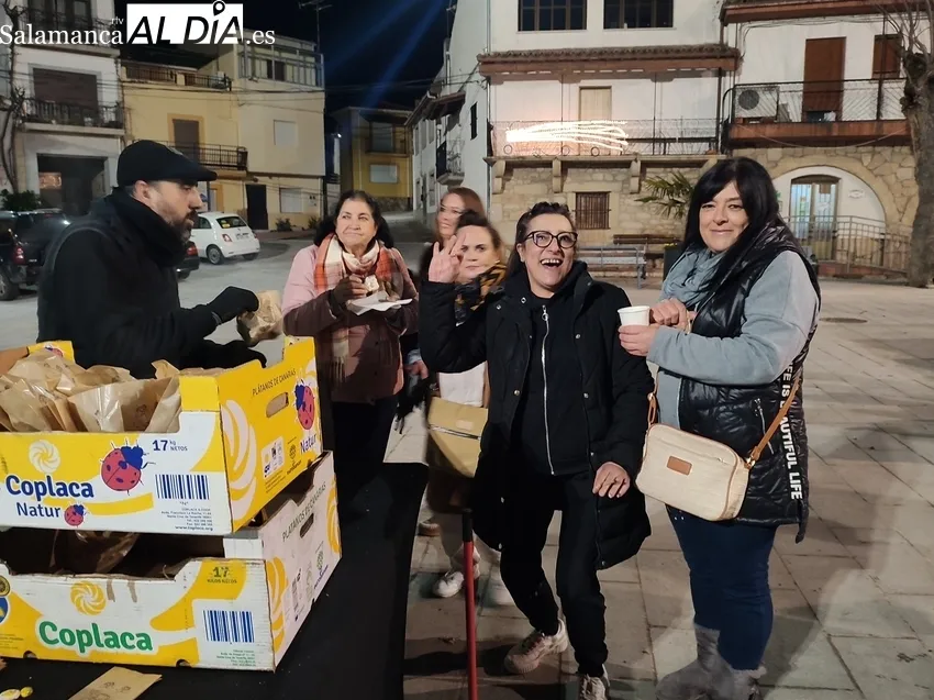 Los Reyes Magos visitaron a los vecinos de Cabeza de Framontanos, a los mayores de la residencia municipal y a niños y adultos en Villarino / MARIBEL SÁNCHEZ