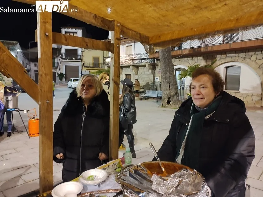 Los Reyes Magos visitaron a los vecinos de Cabeza de Framontanos, a los mayores de la residencia municipal y a niños y adultos en Villarino / MARIBEL SÁNCHEZ