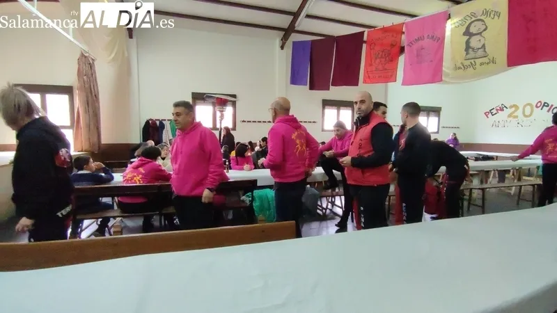 Comida de hermandad en Yecla de Yeltes en las fiestas de San Sebastián / CORRAL