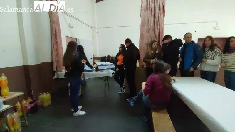 Comida de hermandad en Yecla de Yeltes en las fiestas de San Sebastián / CORRAL