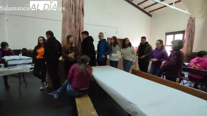 Comida de hermandad en Yecla de Yeltes en las fiestas de San Sebastián / CORRAL