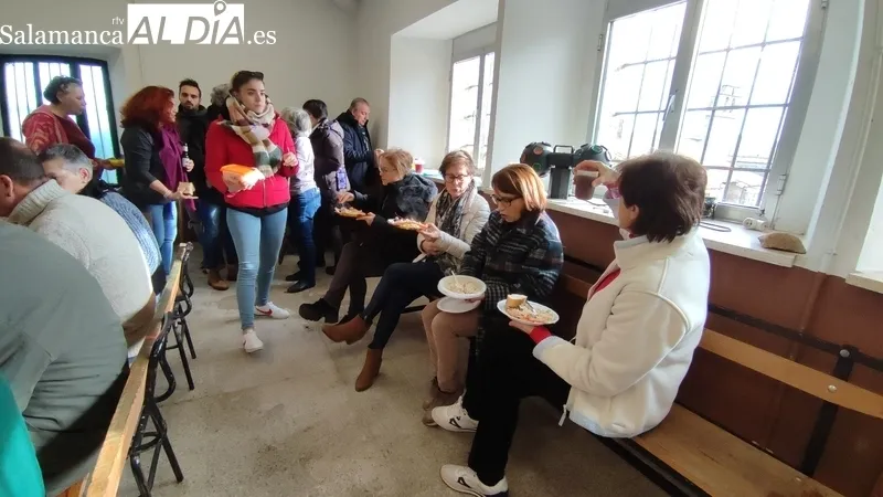 Los vecinos de Escuernavacas decían adios a las fiestas de San Vicente con una comida de hermandad  