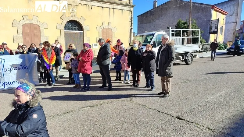 Manifestación contra la homiofobia en Aldeadávila de la Ribera / CORRAL