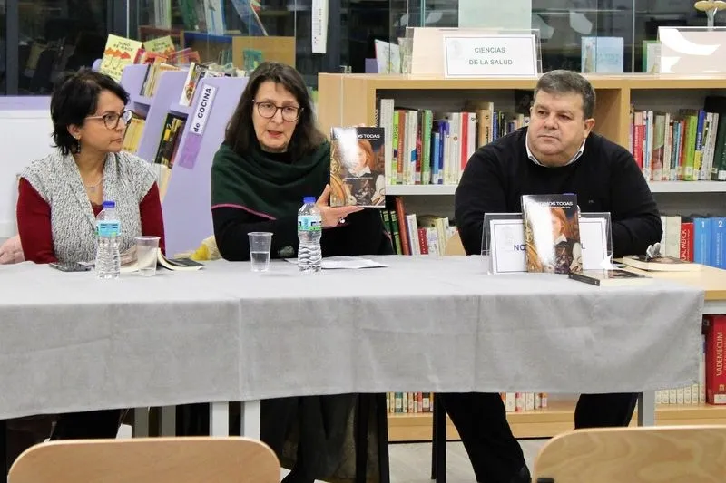Acto en la biblioteca de Santa Marta. Fotografías: Fernando Sánchez Gómez y Ángel Alonso Domínguez