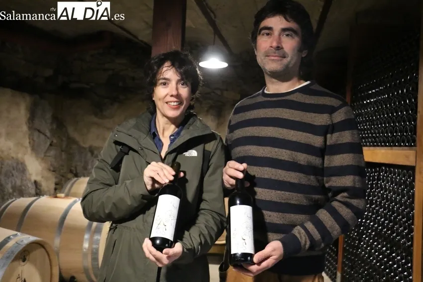 Javier Sendín y Marta Ruano decidieron abandonar la ciudad para dedicarse a la viticultura en Pereña de la Ribera / CORRAL
