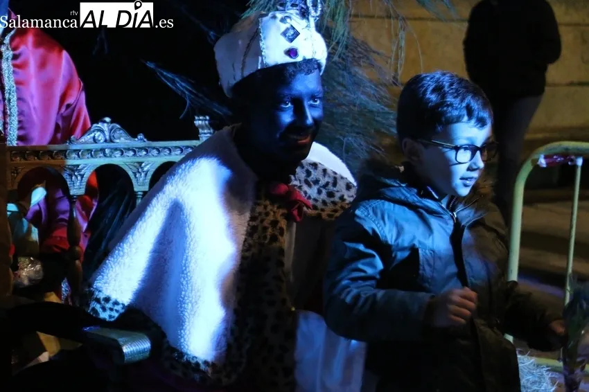 Melchor, Gaspar y Baltasar llenaron de ilusión la Plaza de Vitigudino / CORRAL