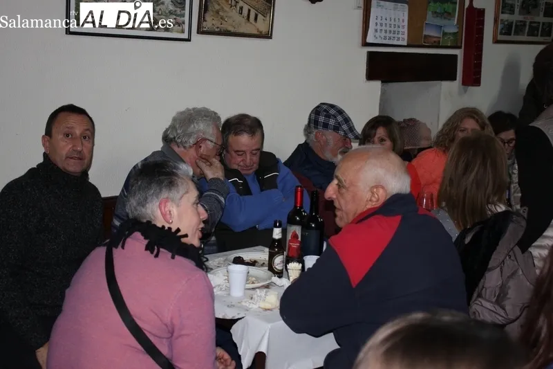 Cena de comienzo de las fiestas de San Vicente en Escuernavacas / SILVESTRE
