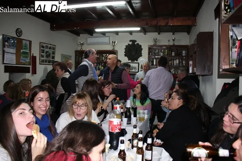 Cena de comienzo de las fiestas de San Vicente en Escuernavacas / SILVESTRE