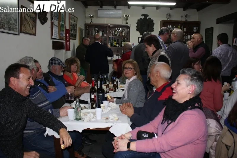 Cena de comienzo de las fiestas de San Vicente en Escuernavacas / SILVESTRE