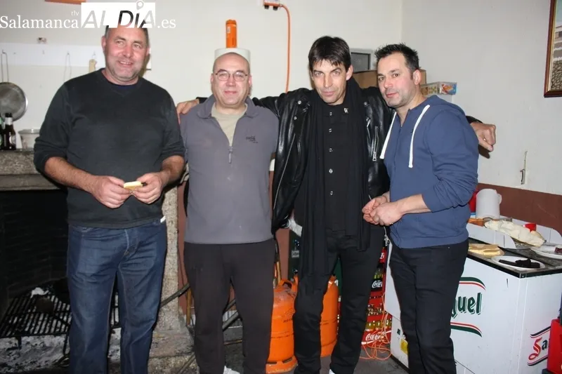 Cena de comienzo de las fiestas de San Vicente en Escuernavacas / SILVESTRE