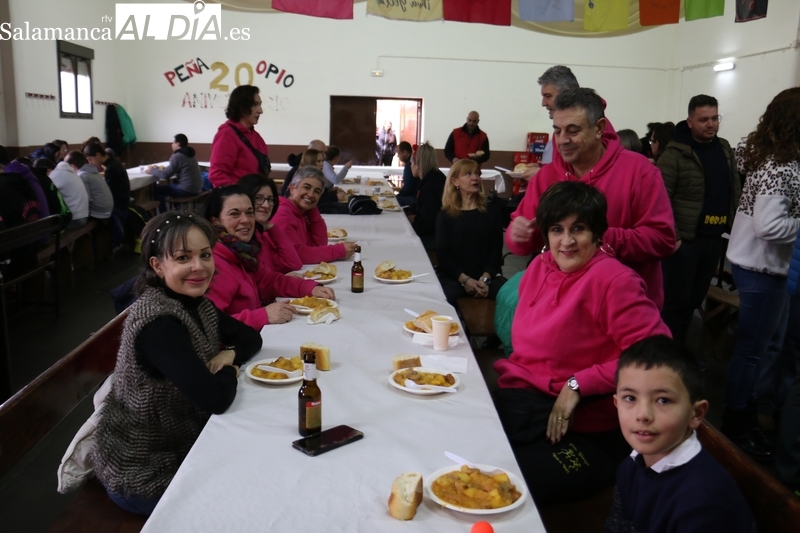 Comida de hermandad en Yecla de Yeltes en las fiestas de San Sebastián / CORRAL