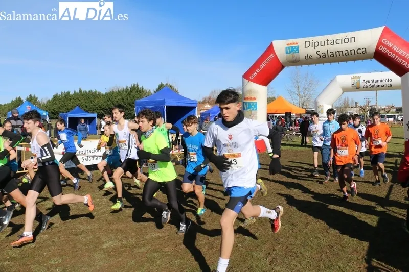 Cerca de 400 pequeños atletas acudieron a Vitigudino en la tercera jornda de Campo a través de la Diputación / CORRAL 