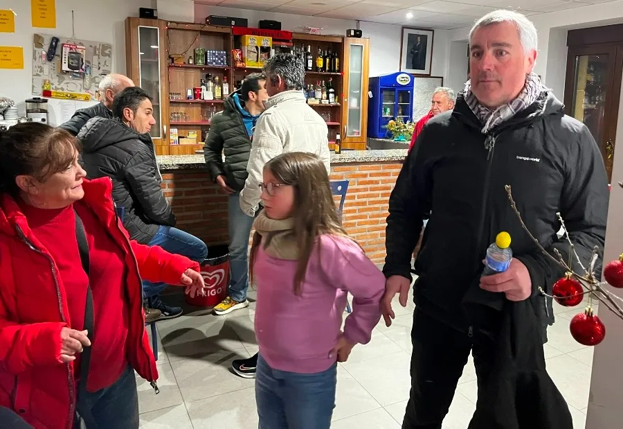 Foto 10 - Los Magos alcanzan Navasfr&iacute;as atravesando el &Aacute;gueda por el puente de El Bardal